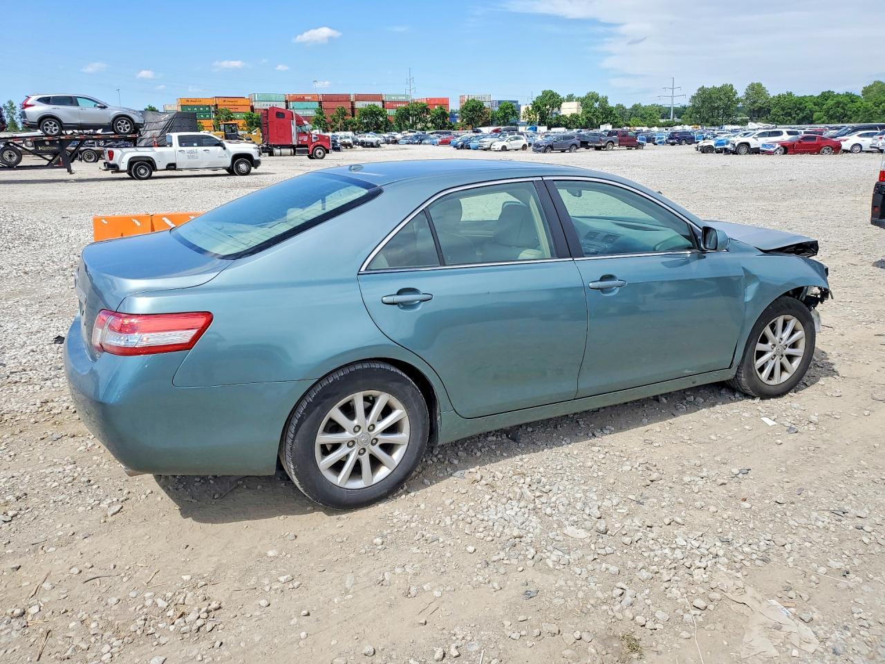2011 TOYOTA CAMRY