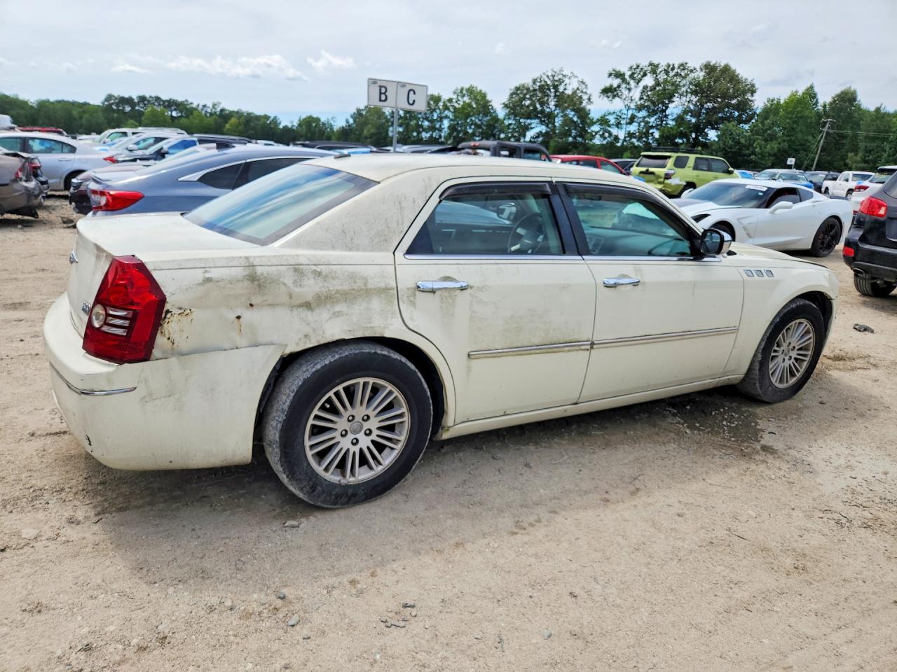 2010 CHRYSLER 300