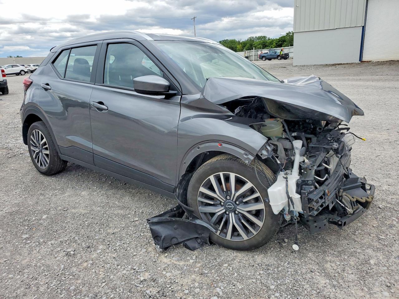 2024 NISSAN KICKS