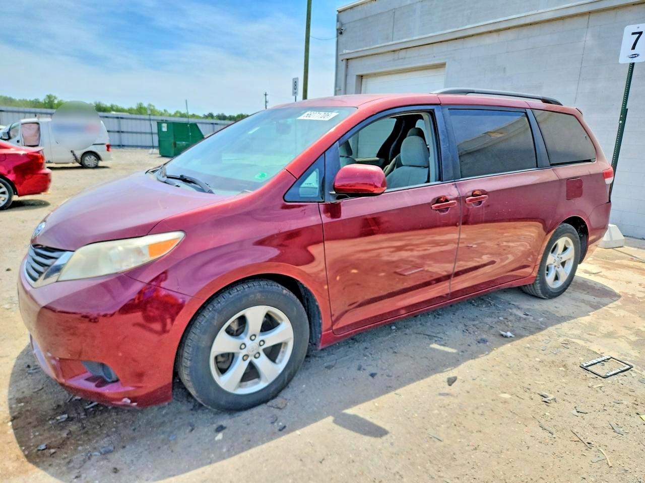 2012 TOYOTA SIENNA