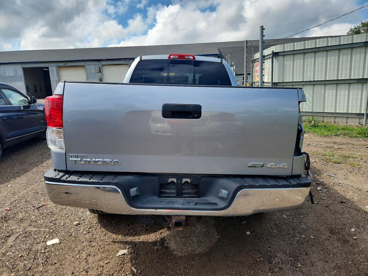 2011 TOYOTA TUNDRA