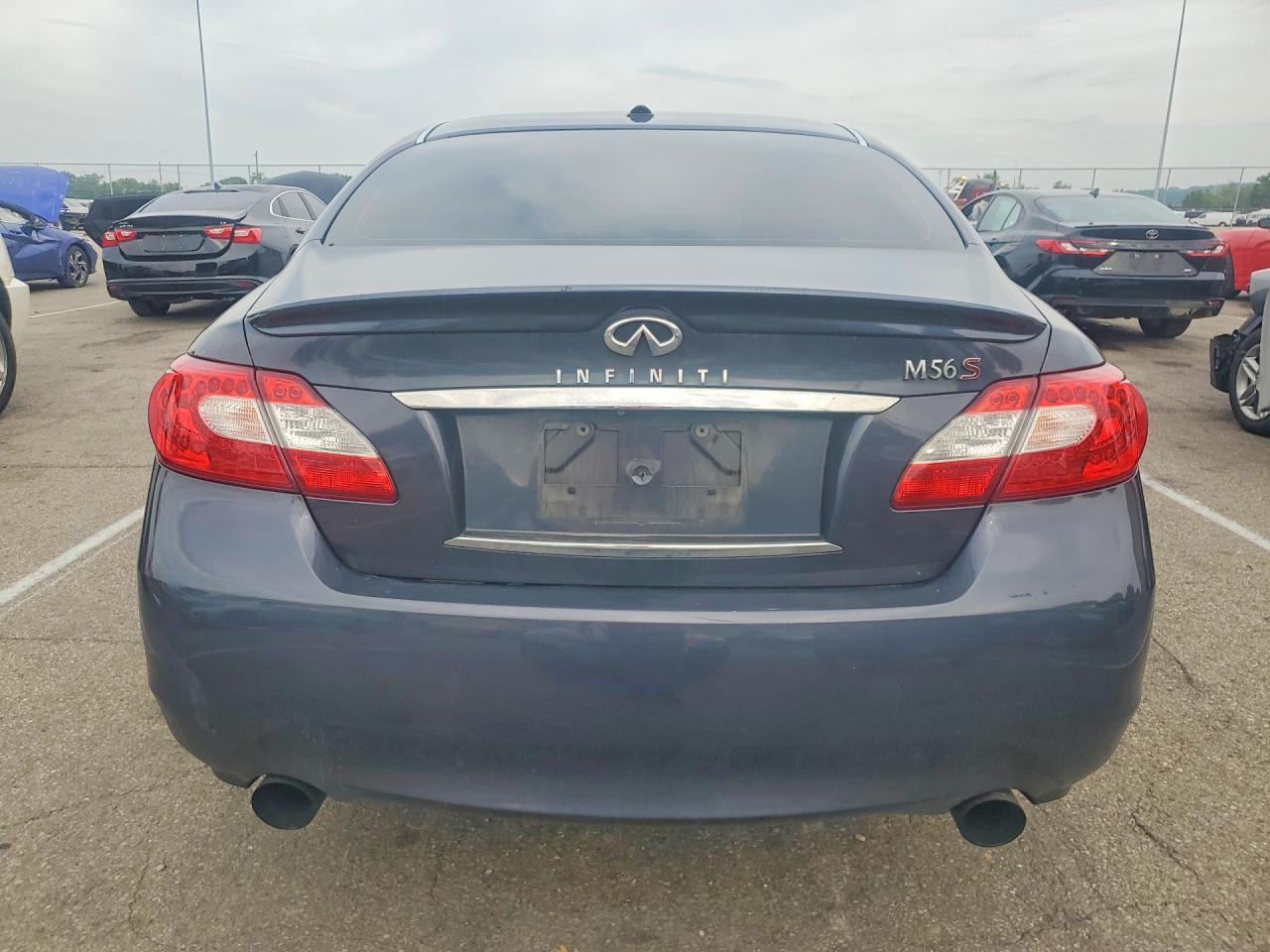 2011 INFINITI M56