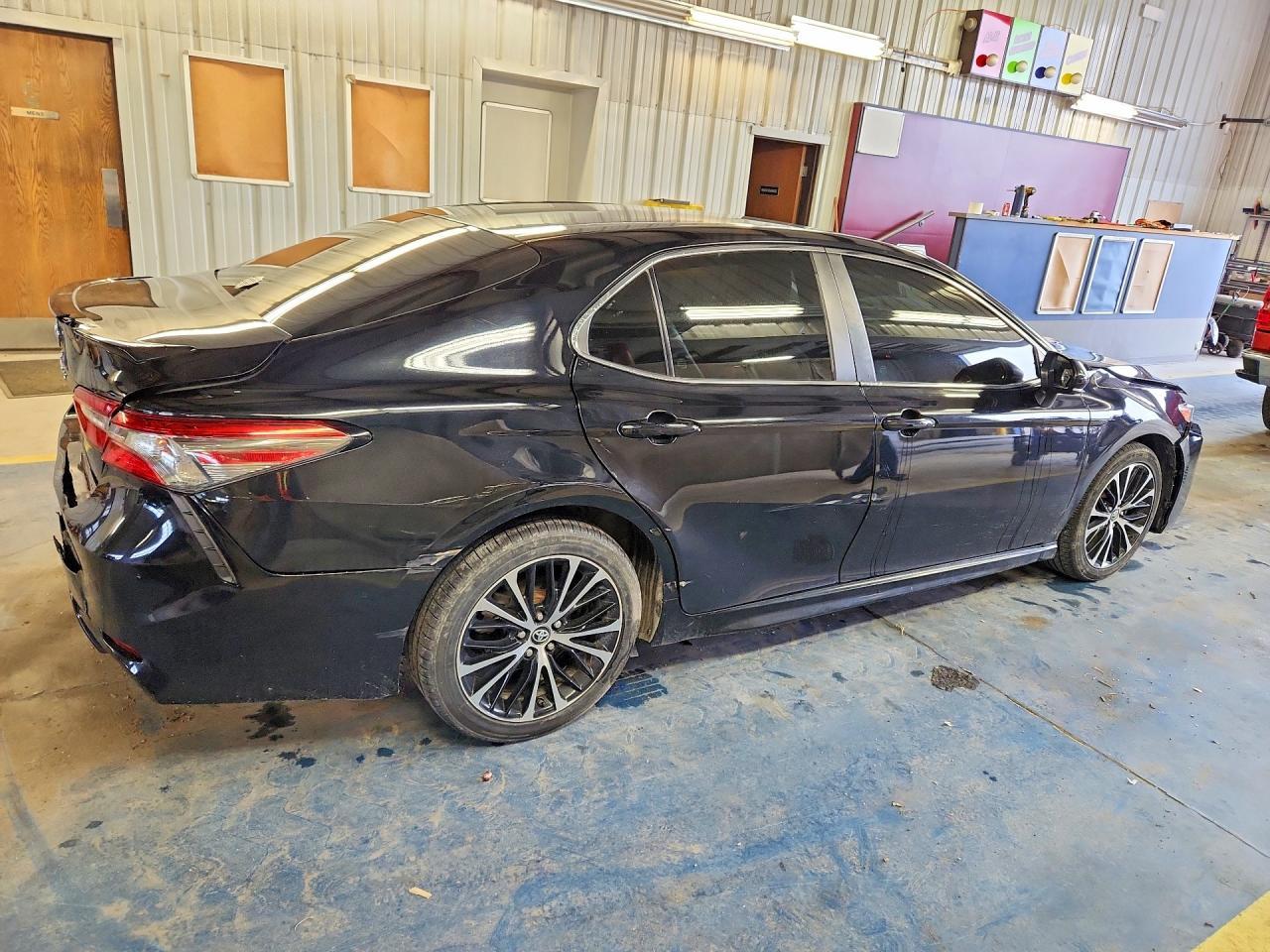 2018 TOYOTA CAMRY
