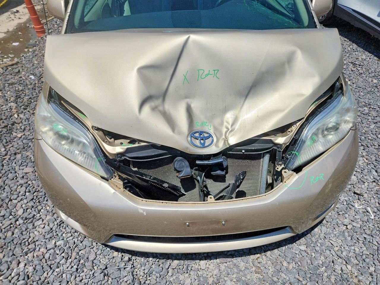 2013 TOYOTA SIENNA