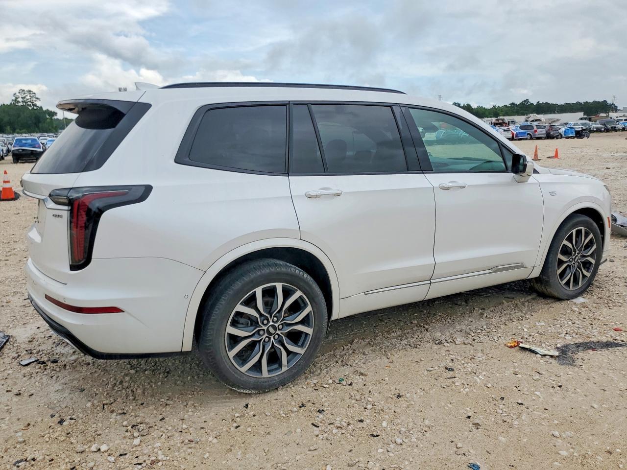 2021 CADILLAC XT6