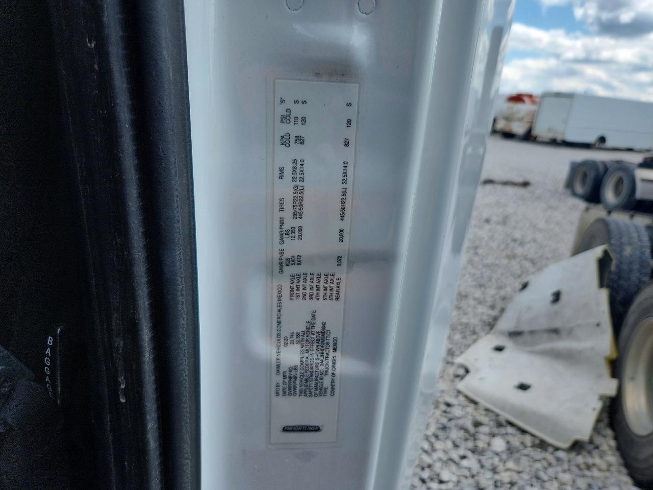 2021 FREIGHTLINER CASCADIA 126