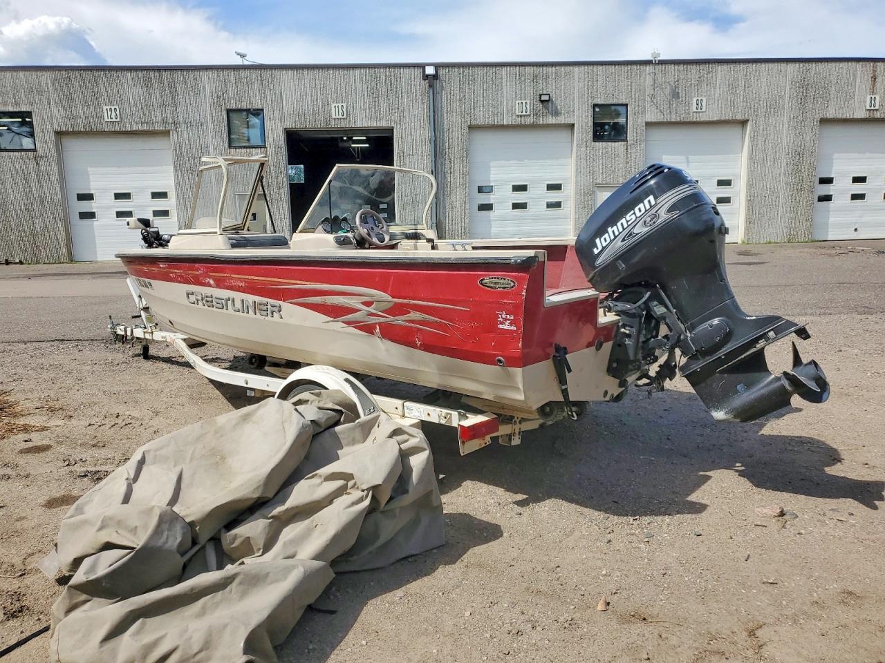 2001 CRESTLINER Boat