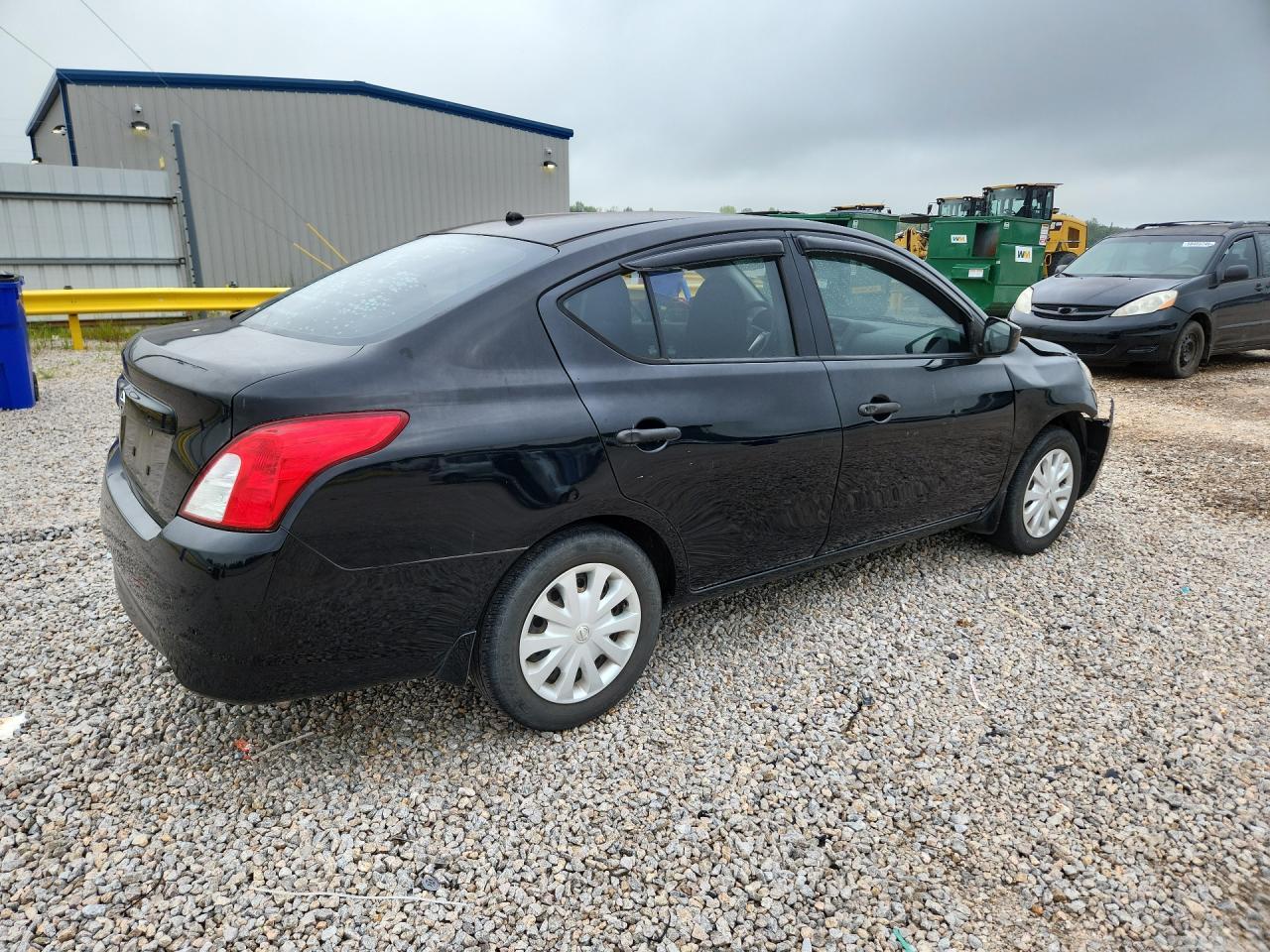 2017 NISSAN VERSA
