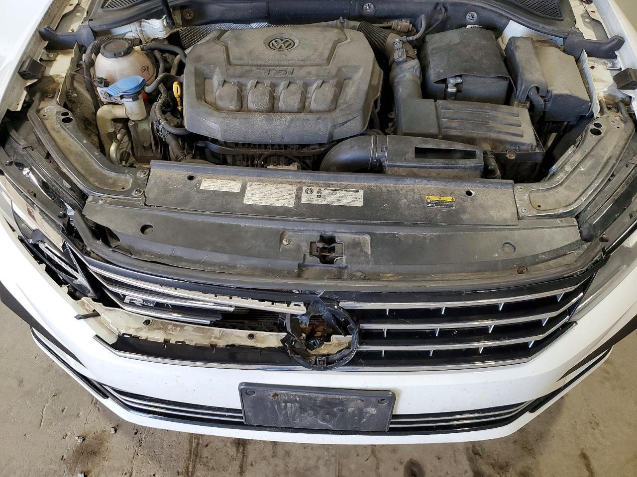 2018 VOLKSWAGEN Passat