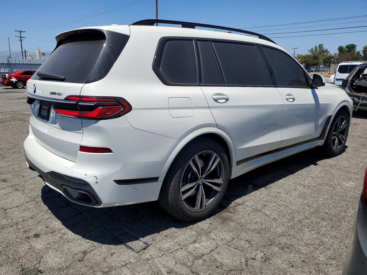 2023 BMW X7