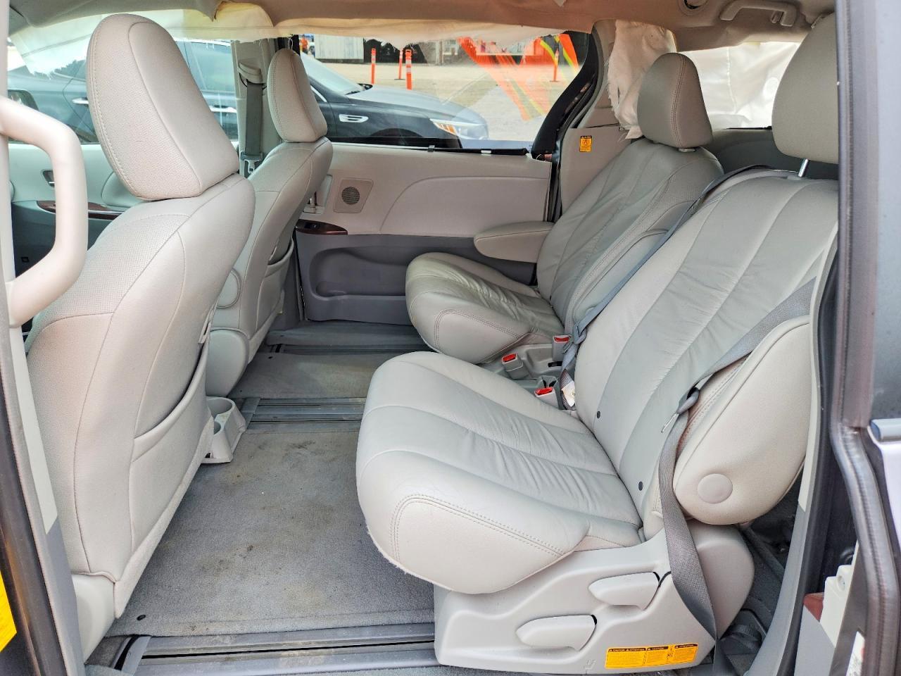 2012 TOYOTA SIENNA