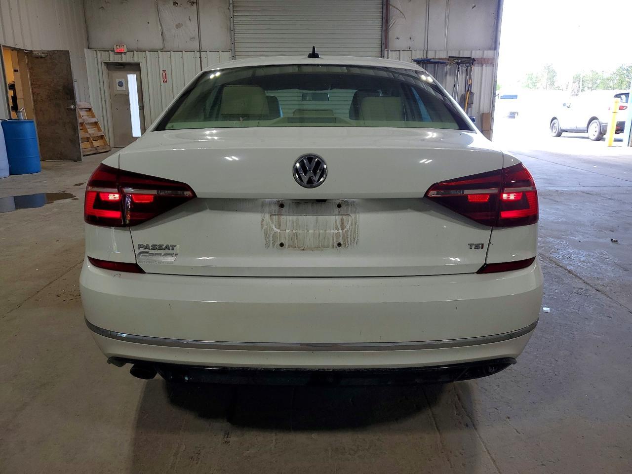 2018 VOLKSWAGEN Passat