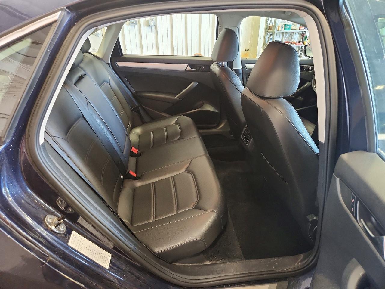 2013 VOLKSWAGEN Passat
