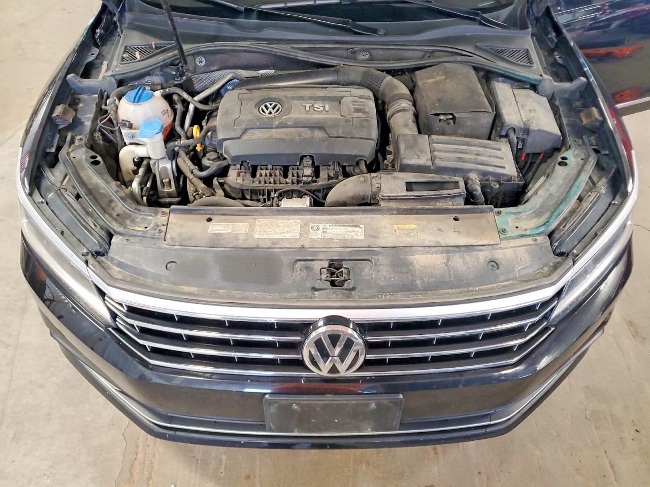 2017 VOLKSWAGEN Passat