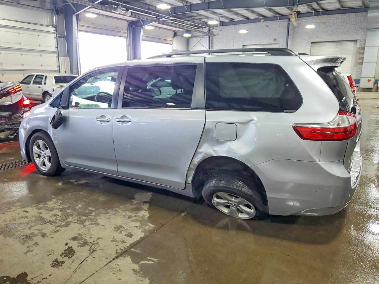 2015 TOYOTA SIENNA