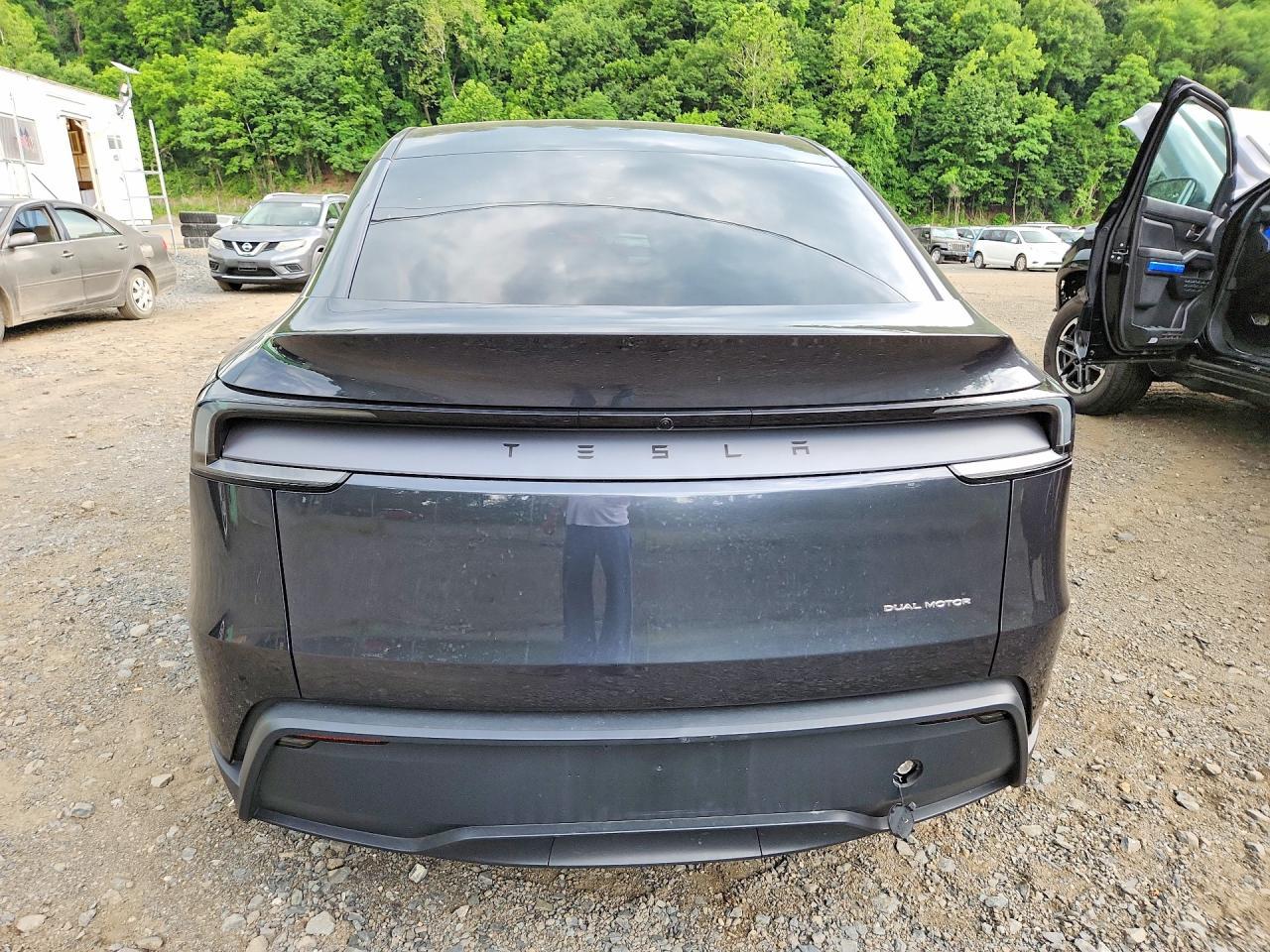 2026 TESLA MODEL Y