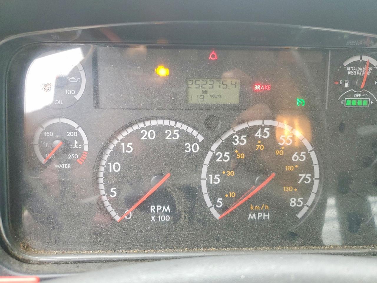 2014 FREIGHTLINER M2 106