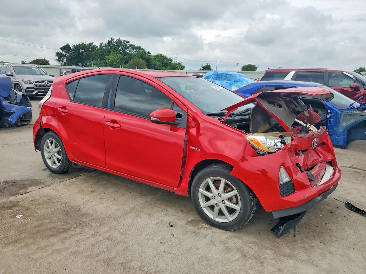 2014 TOYOTA Prius c