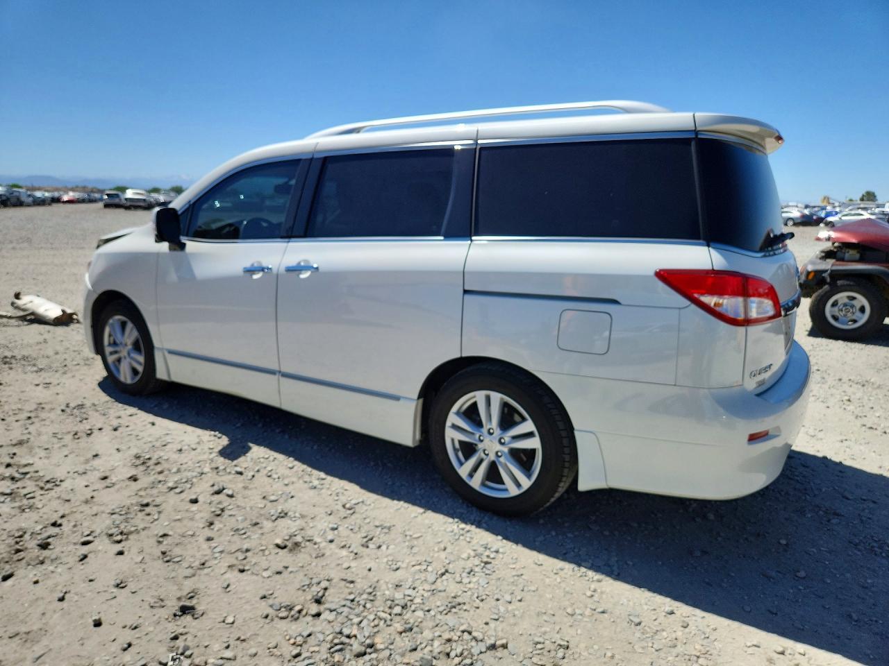 2015 NISSAN Quest