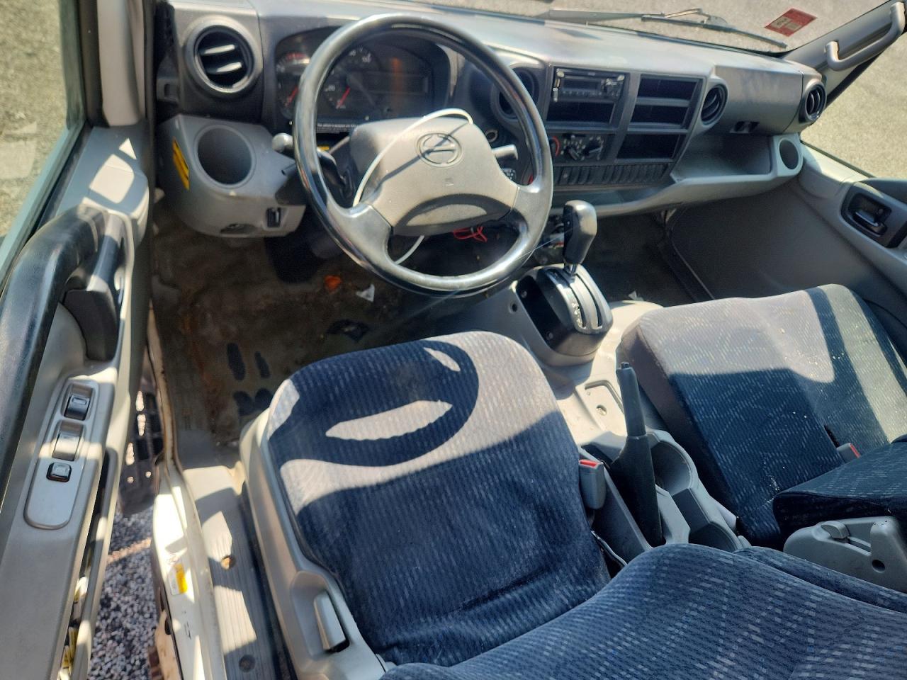 2018 HINO 195