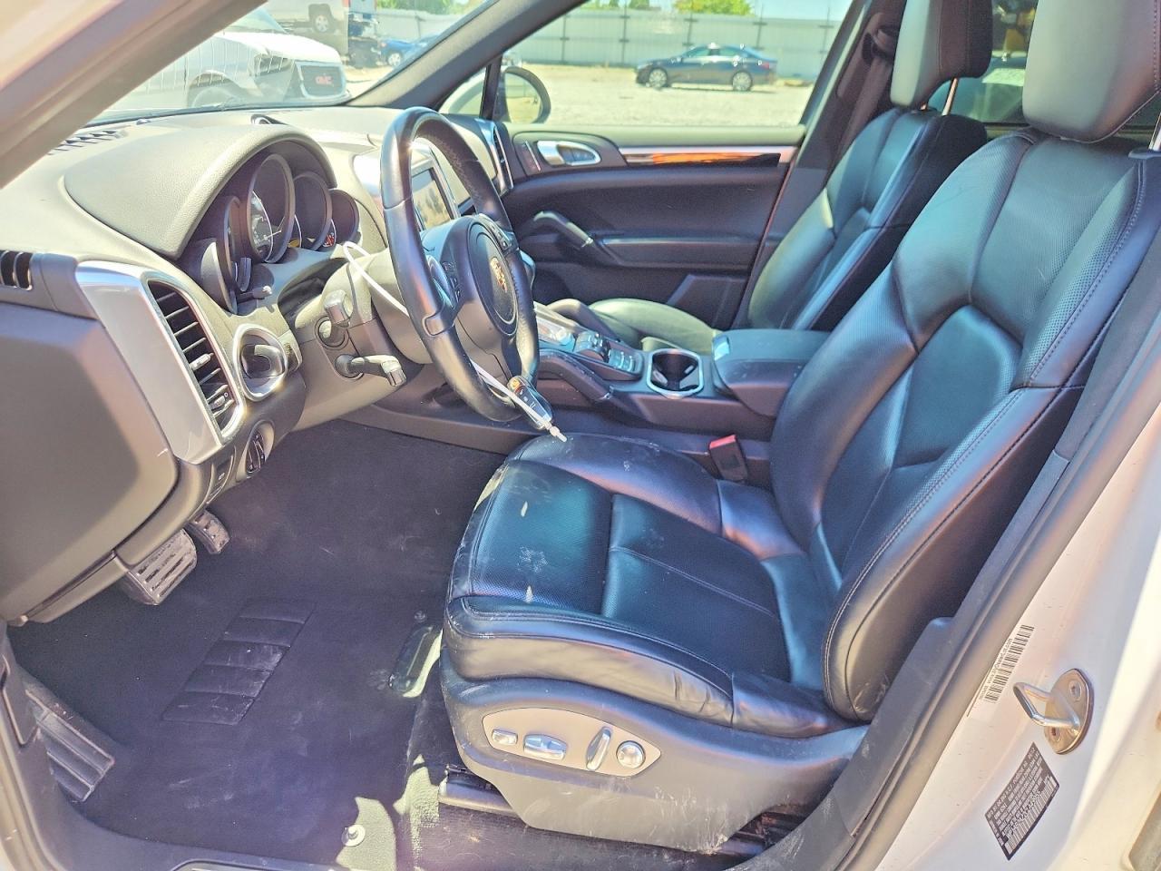 2012 PORSCHE CAYENNE