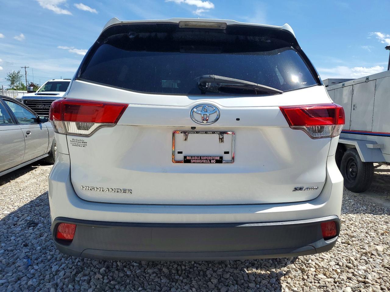 2017 TOYOTA HIGHLANDER