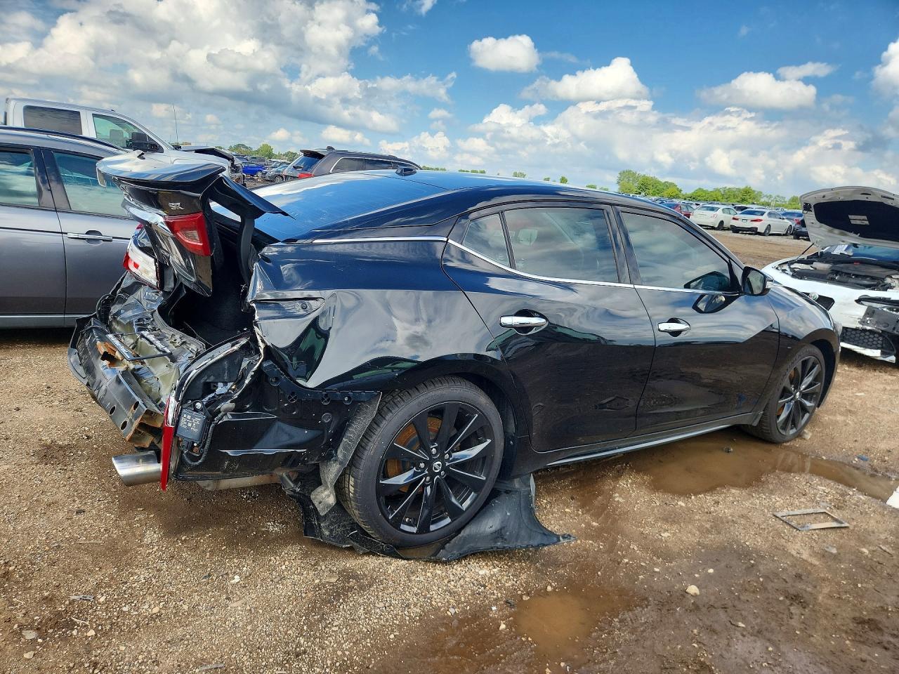 2017 NISSAN Maxima