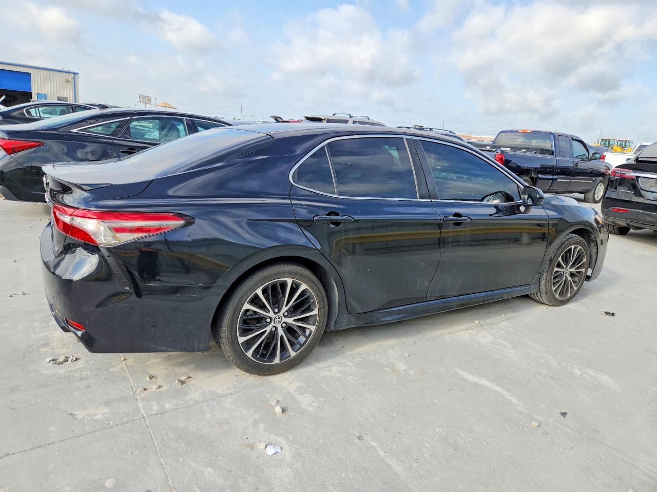 2018 TOYOTA CAMRY