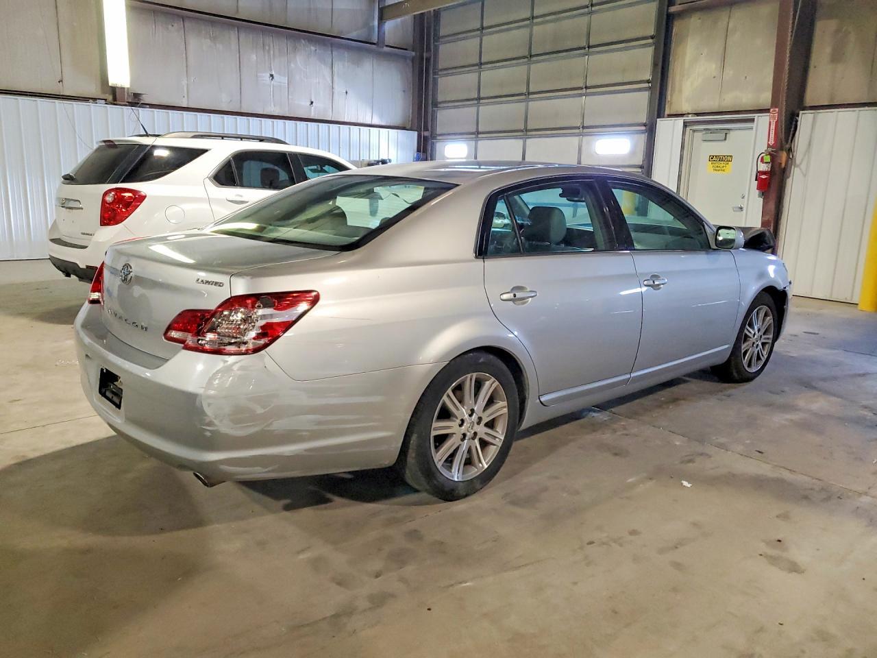 2005 TOYOTA Avalon