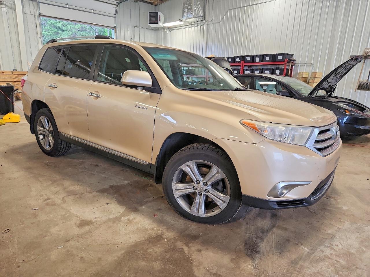 2011 TOYOTA HIGHLANDER