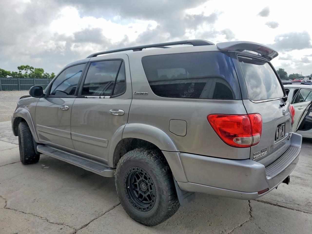 2005 TOYOTA Sequoia