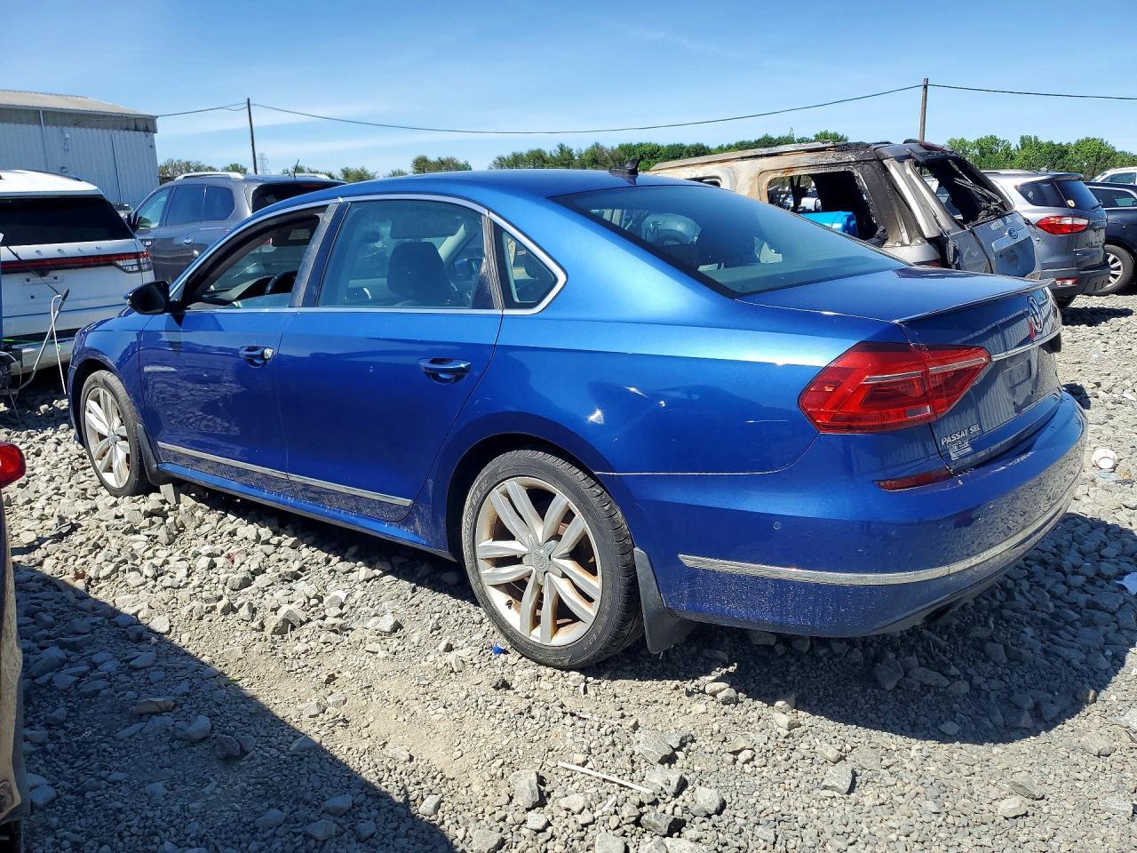 2016 VOLKSWAGEN Passat