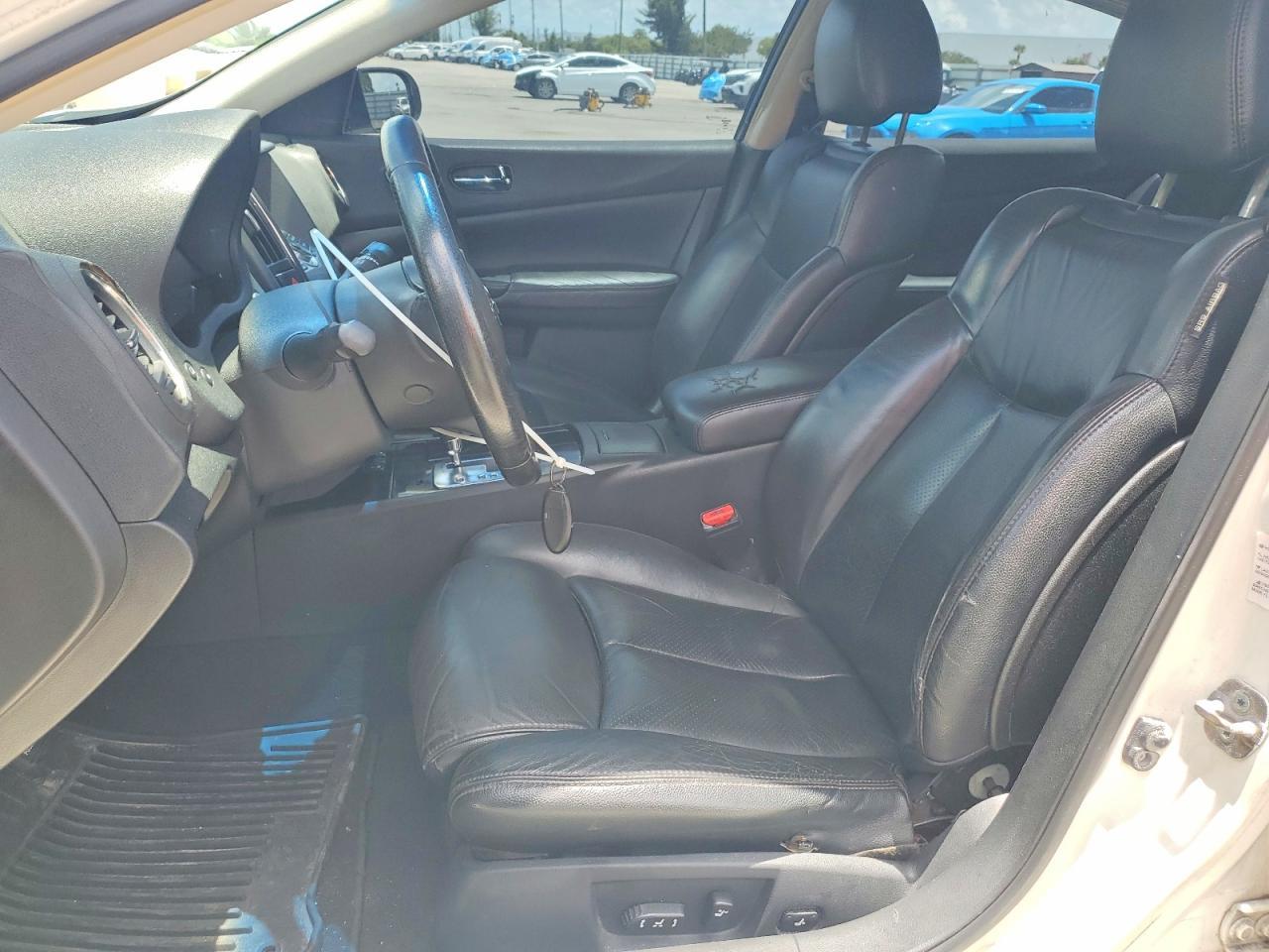 2010 NISSAN Maxima