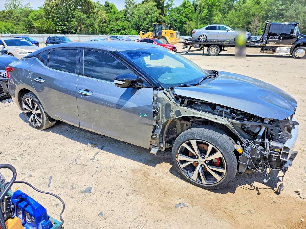 2017 NISSAN Maxima