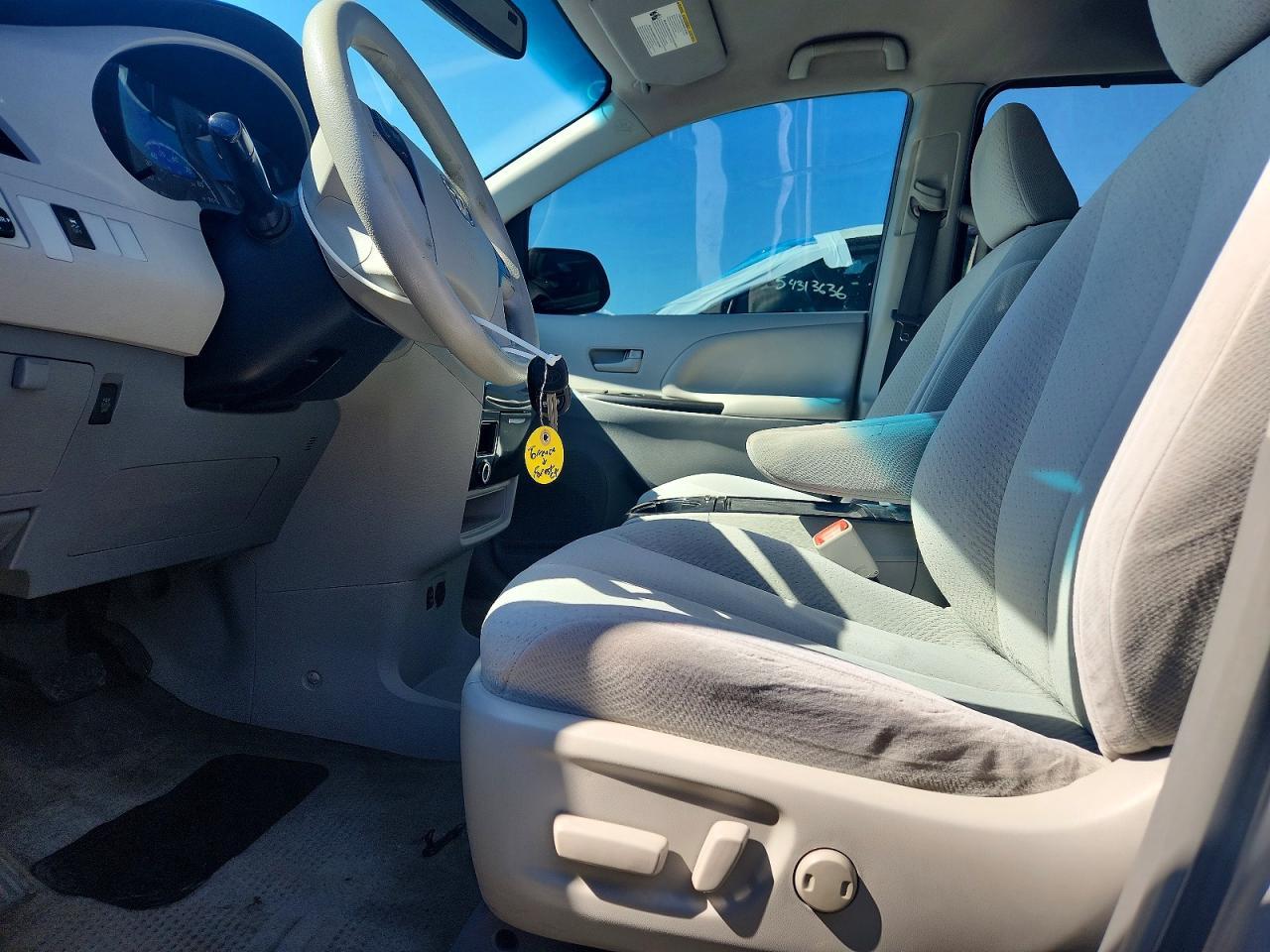 2012 TOYOTA SIENNA