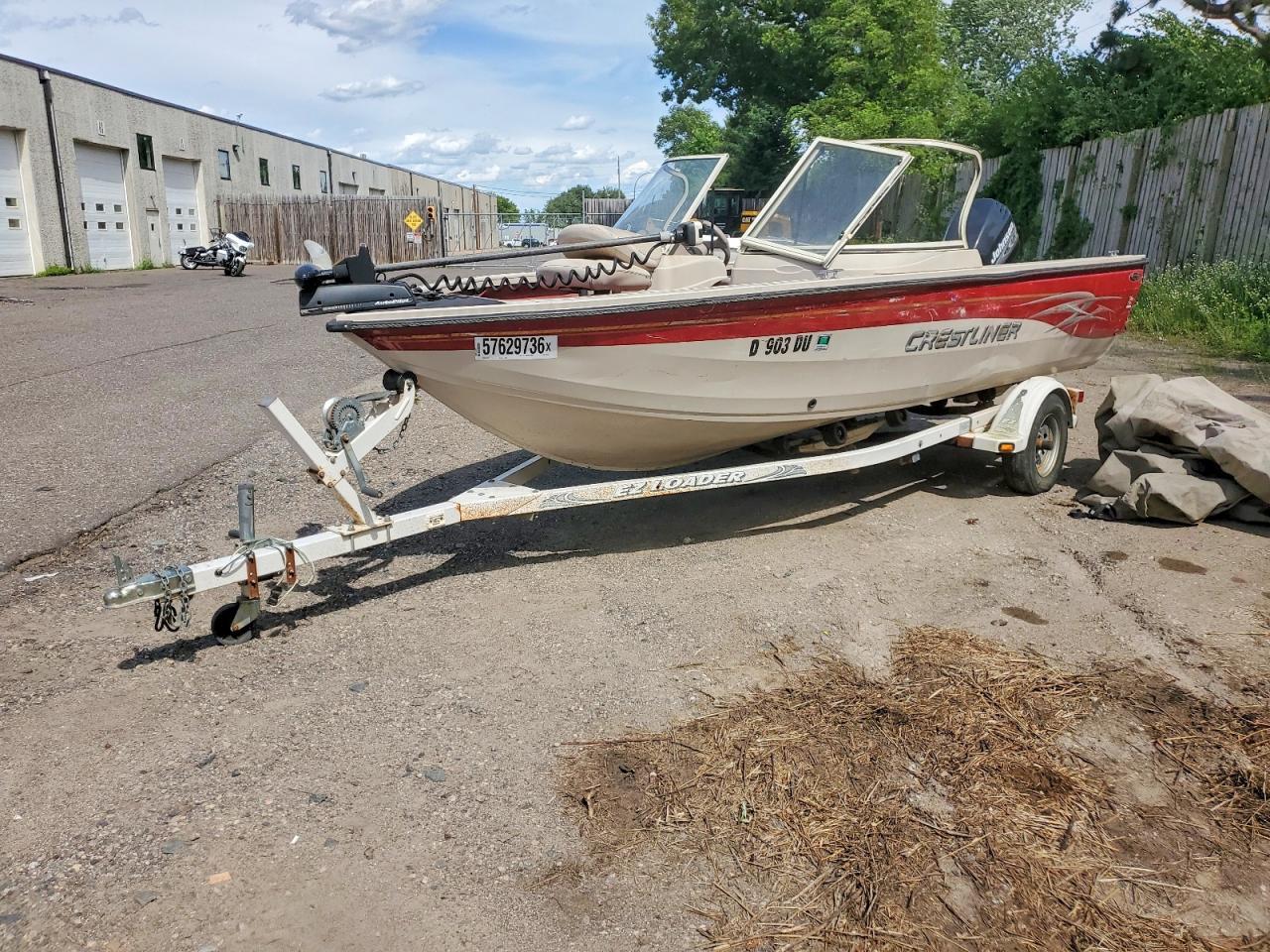 2001 CRESTLINER Boat