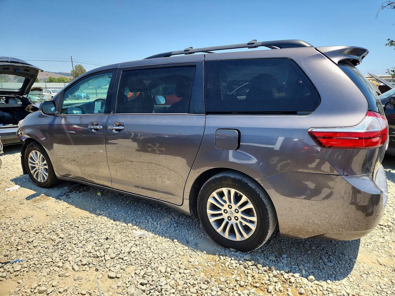2015 TOYOTA SIENNA