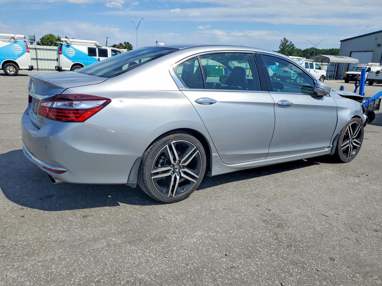 2017 HONDA ACCORD