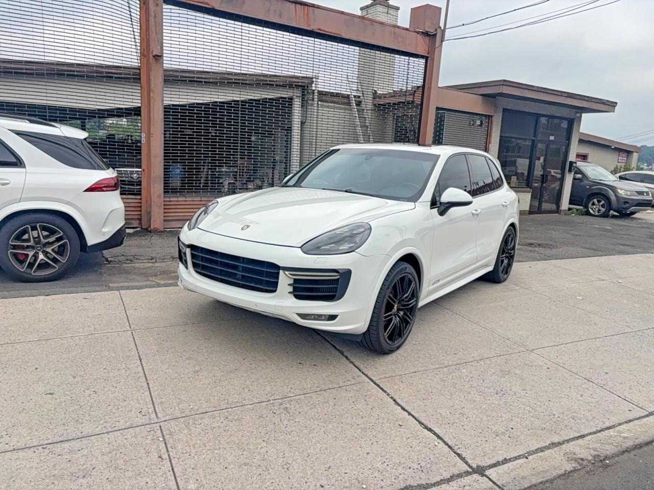 2016 PORSCHE CAYENNE