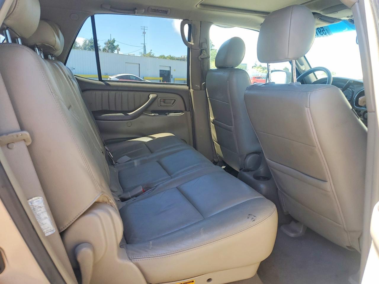 2005 TOYOTA Sequoia
