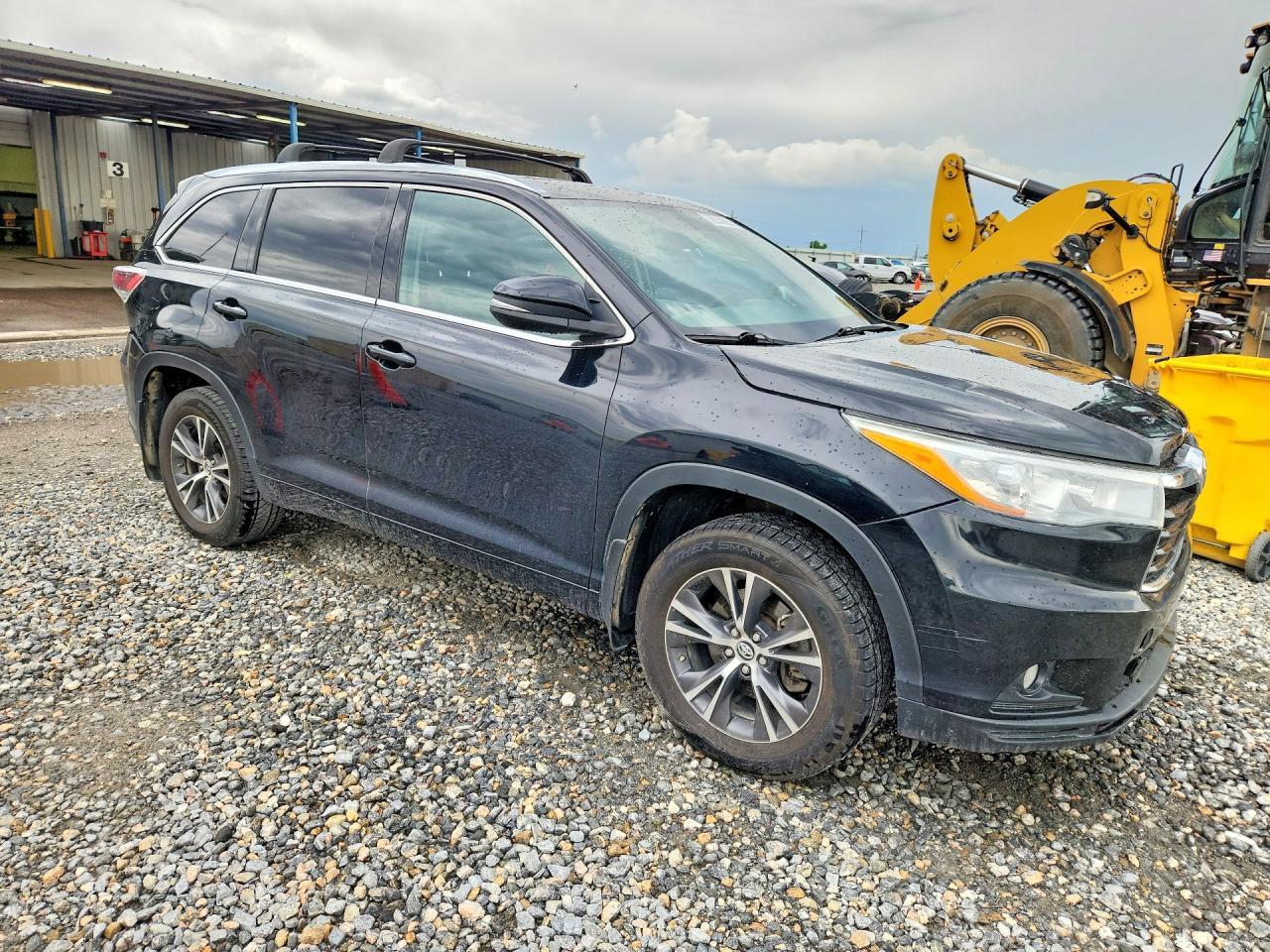 2016 TOYOTA HIGHLANDER