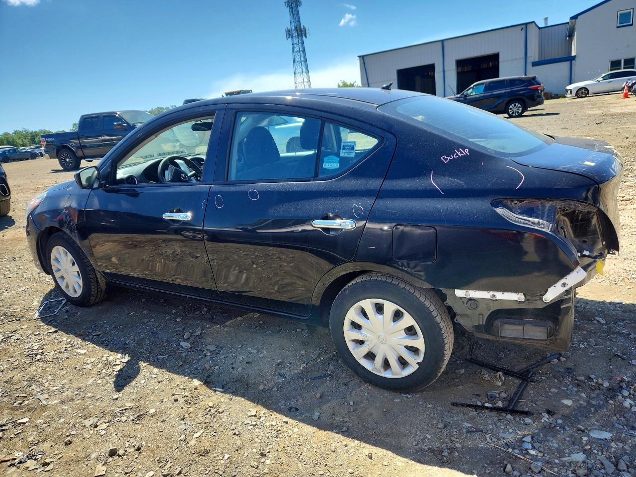 2017 NISSAN VERSA