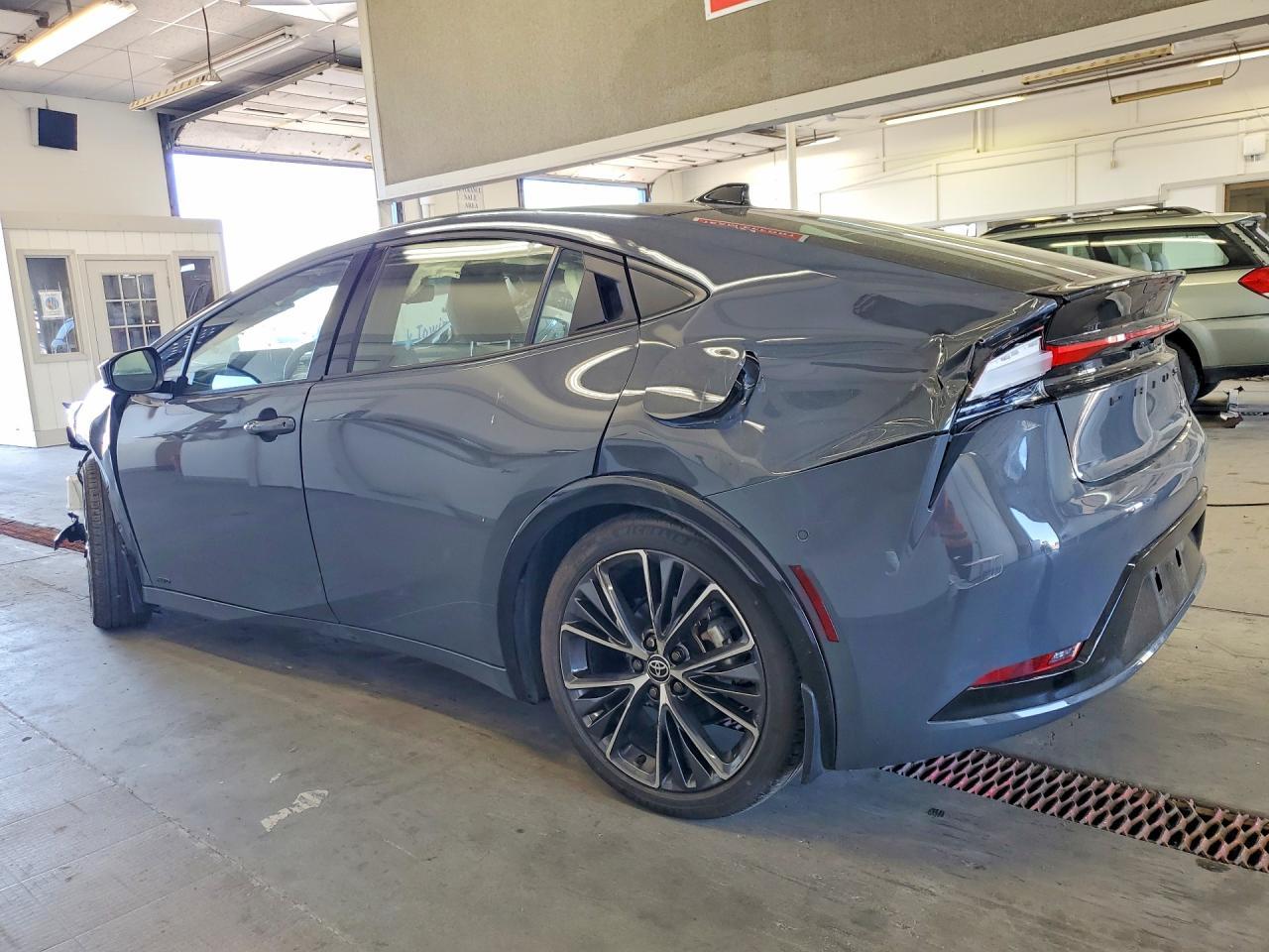 2024 TOYOTA PRIUS