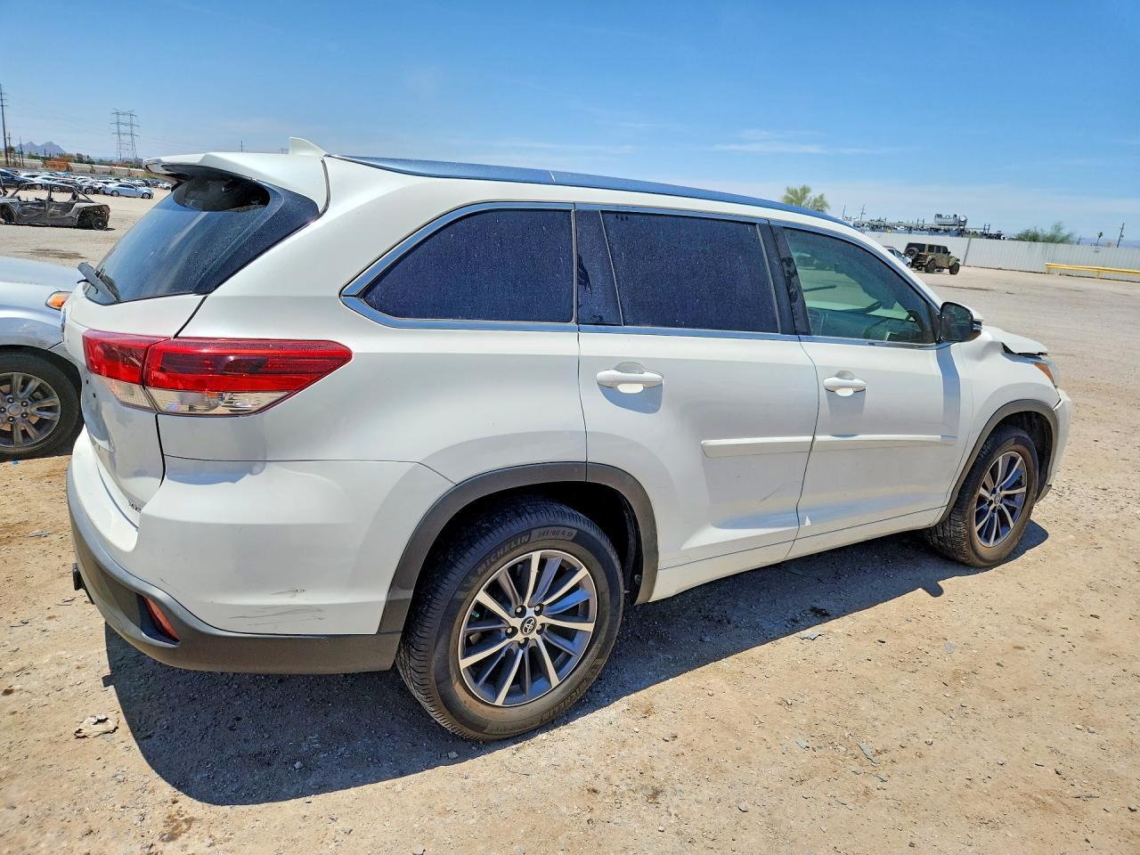2018 TOYOTA HIGHLANDER
