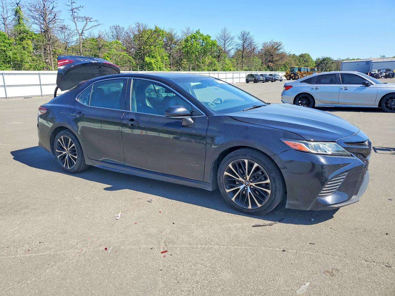 2018 TOYOTA CAMRY