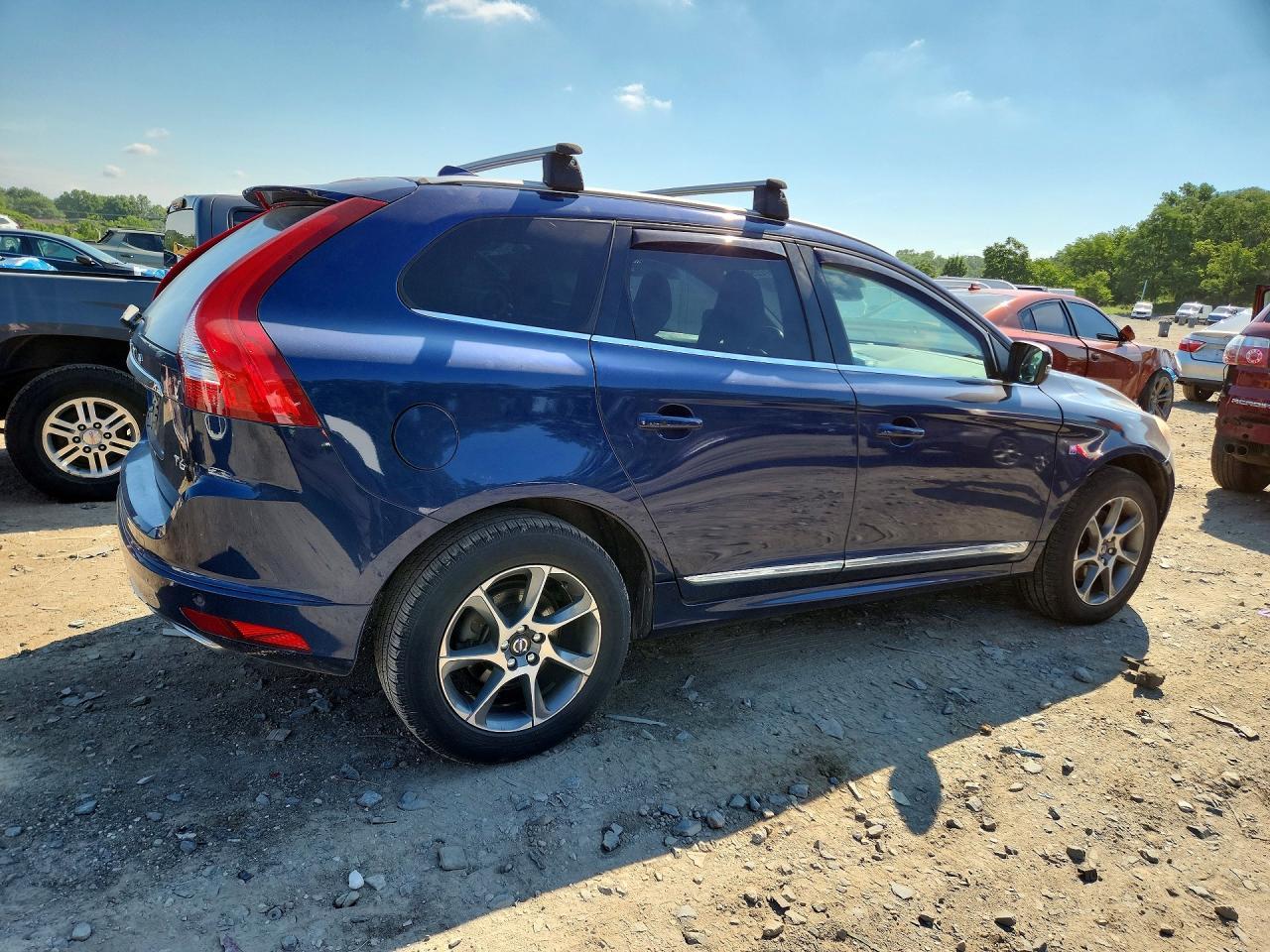 2015 VOLVO XC60