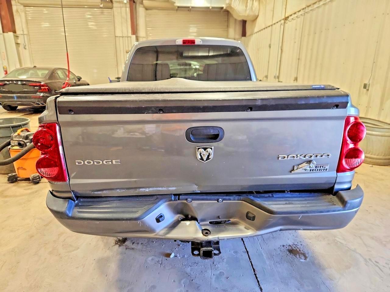 2010 DODGE Dakota