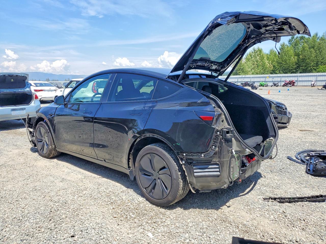 2026 TESLA MODEL Y