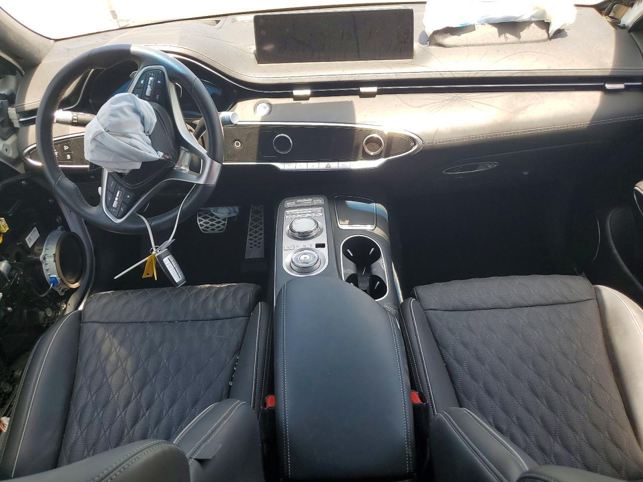 2023 GENESIS GV70