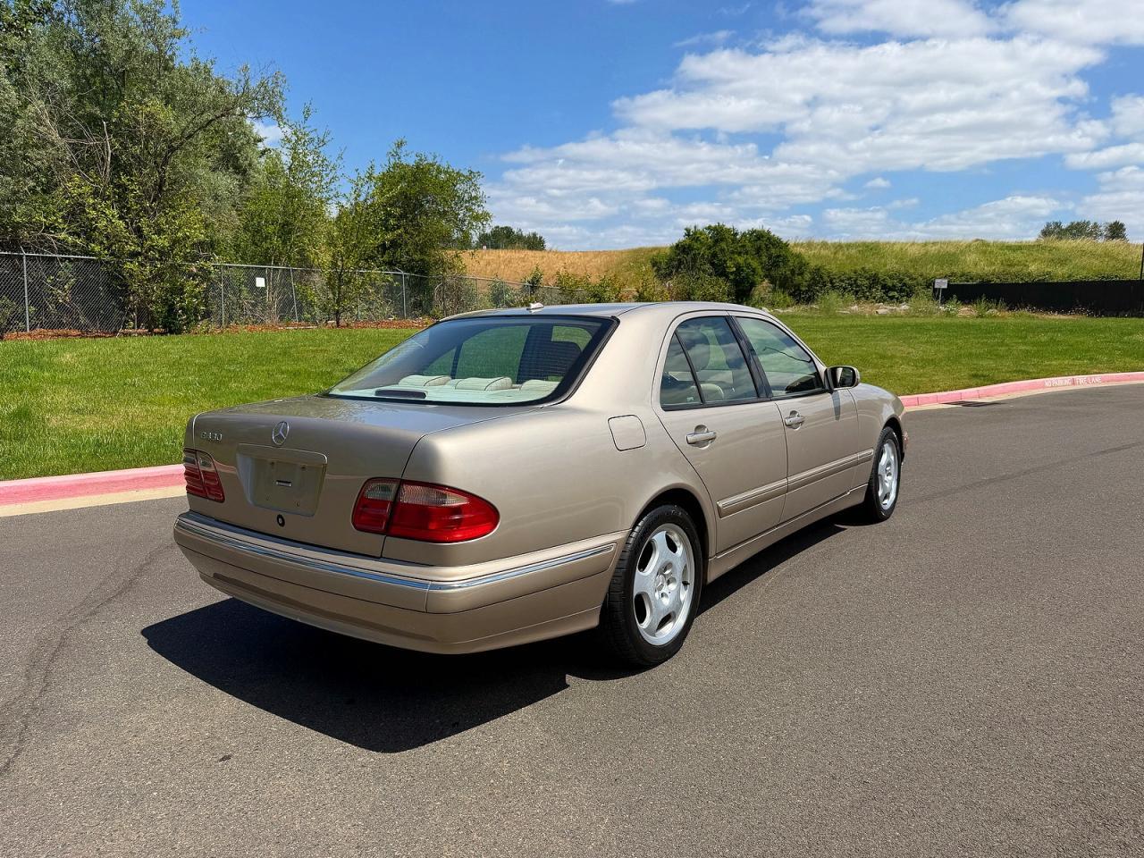 2000 MERCEDES-BENZ E-Class